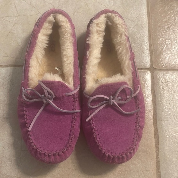 Ugg moccasins - Picture 1 of 5